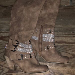 5/$40 SALE Diamond BUCKLE boots!